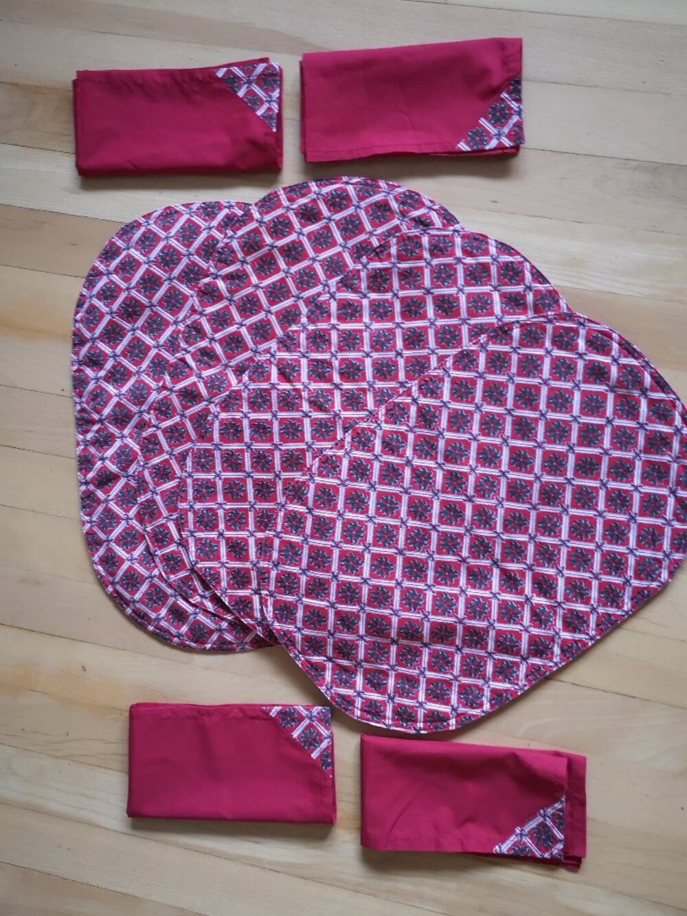 4 - Oval Placemats w/Holiday Theme & 4 - Lightweight Square Red Napkins Handmade